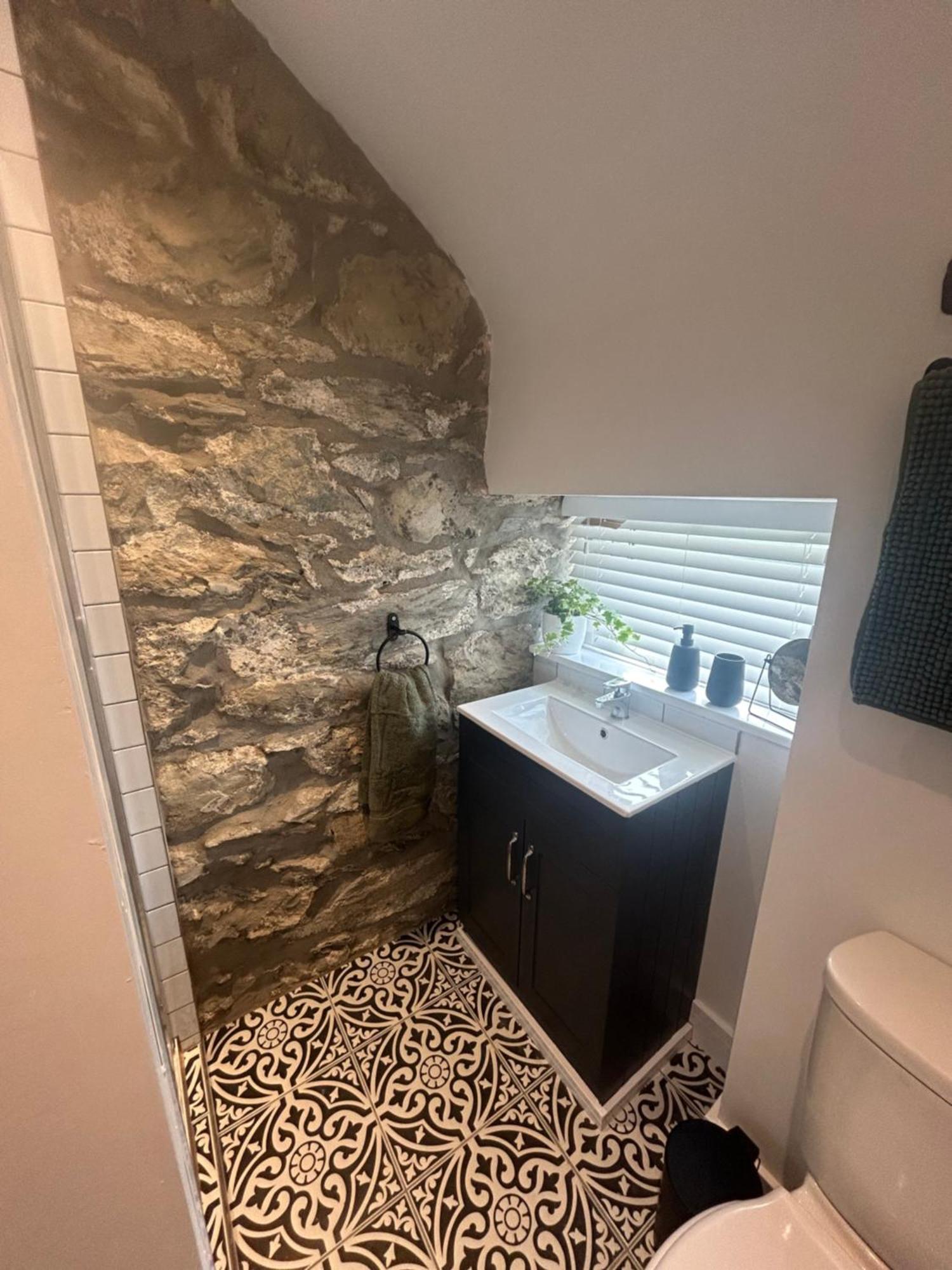 Cosy Modern Miners Cottage Llanllechid المظهر الخارجي الصورة