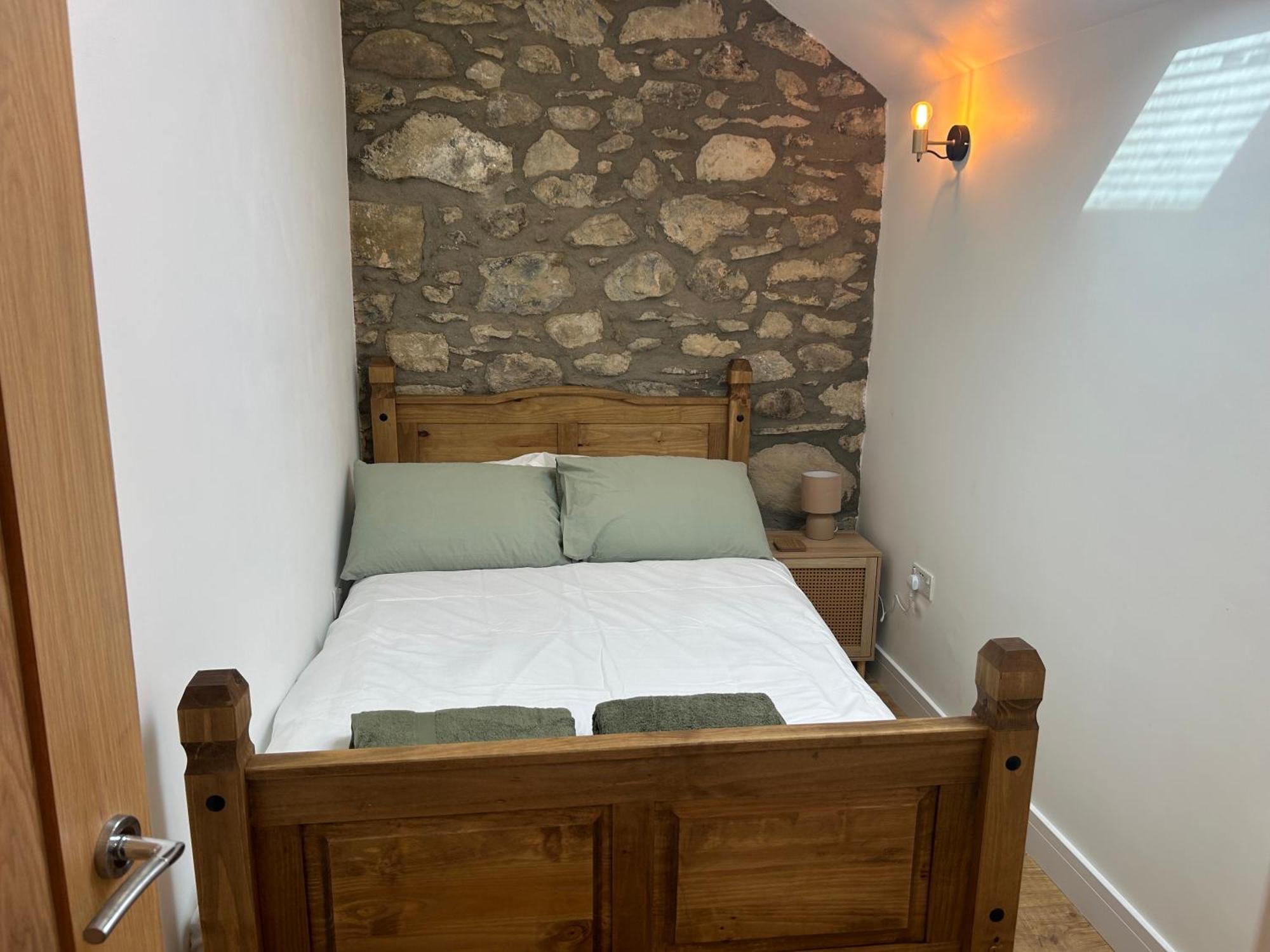 Cosy Modern Miners Cottage Llanllechid المظهر الخارجي الصورة
