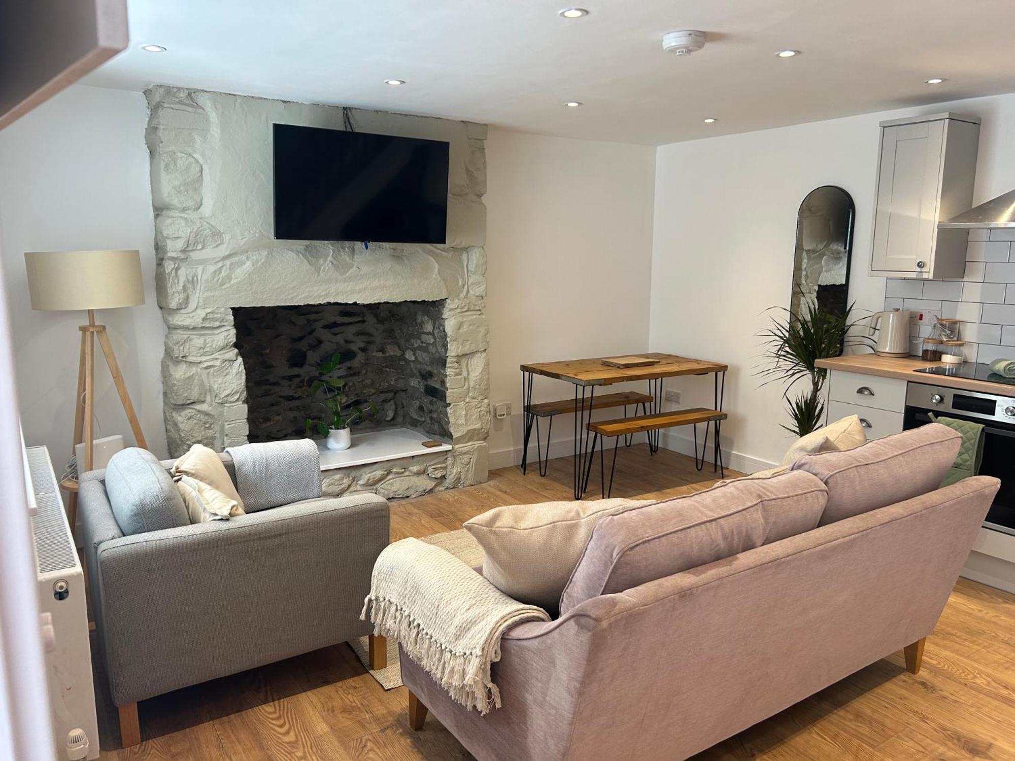 Cosy Modern Miners Cottage Llanllechid المظهر الخارجي الصورة